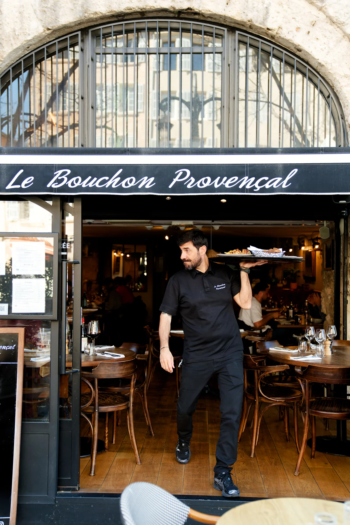 Façade du Bouchon Provençal, restaurant ouvert tard Marseille Vieux Port